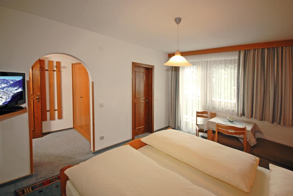 Pension Riedlsperger ザールバッハ・ヒンターグレム 部屋 写真